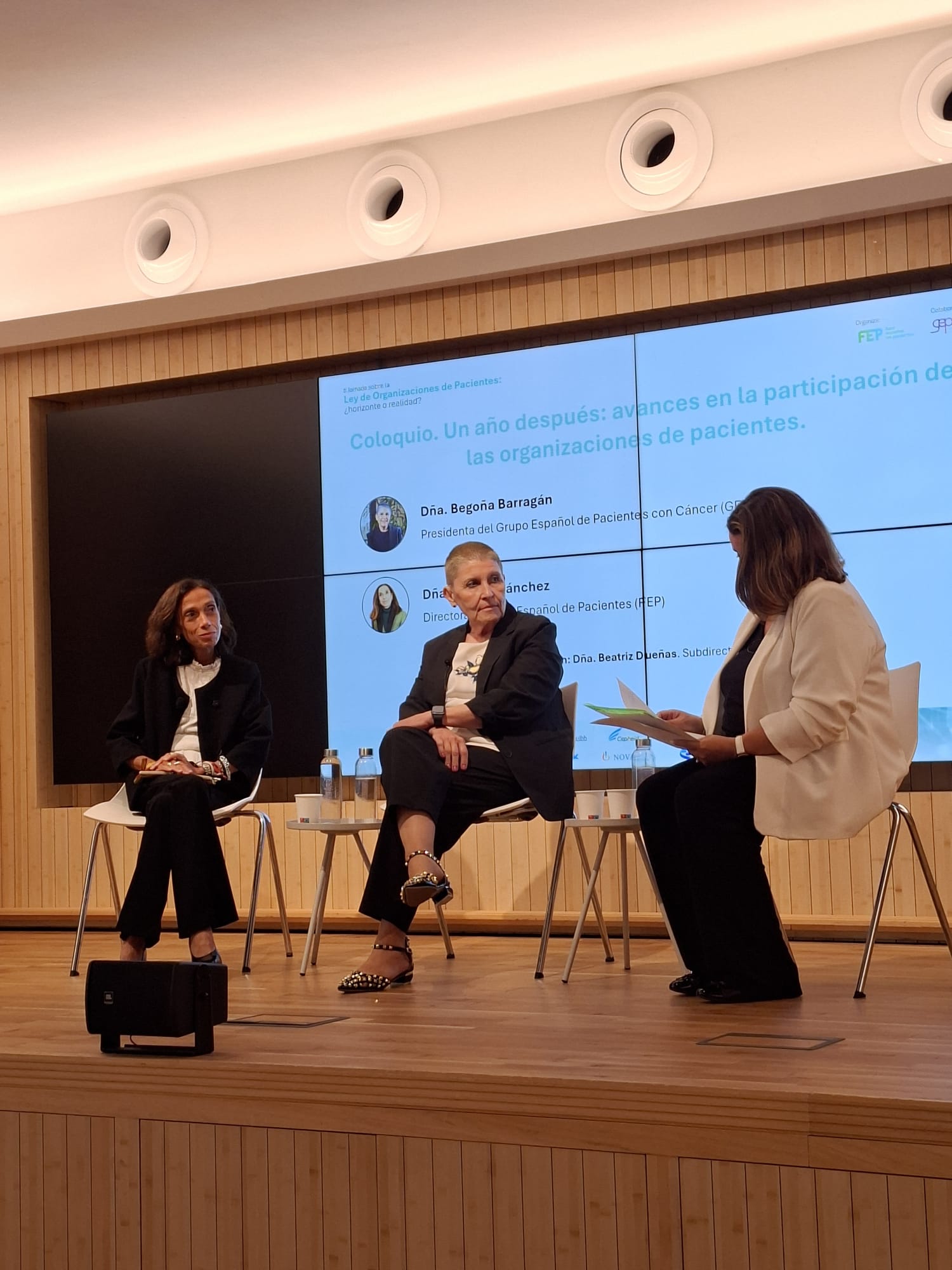 Begoña Barragán durante el coloquio «Un año después: avances en la participación de las organizaciones de pacientes»