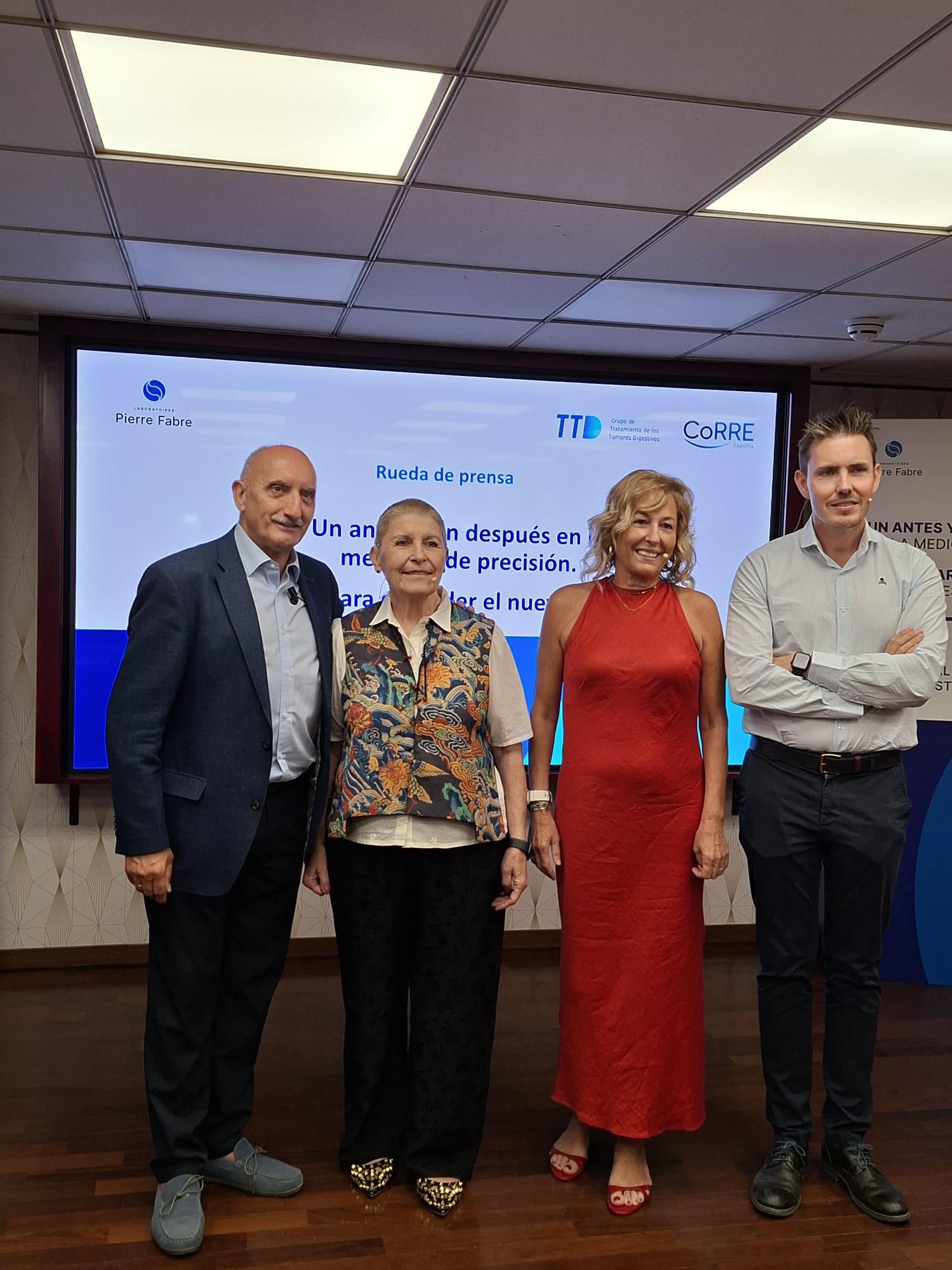 Begoña Barragán junto al resto de participantes en la rueda de prensa sobre medicina de precisión en cáncer colorrectal